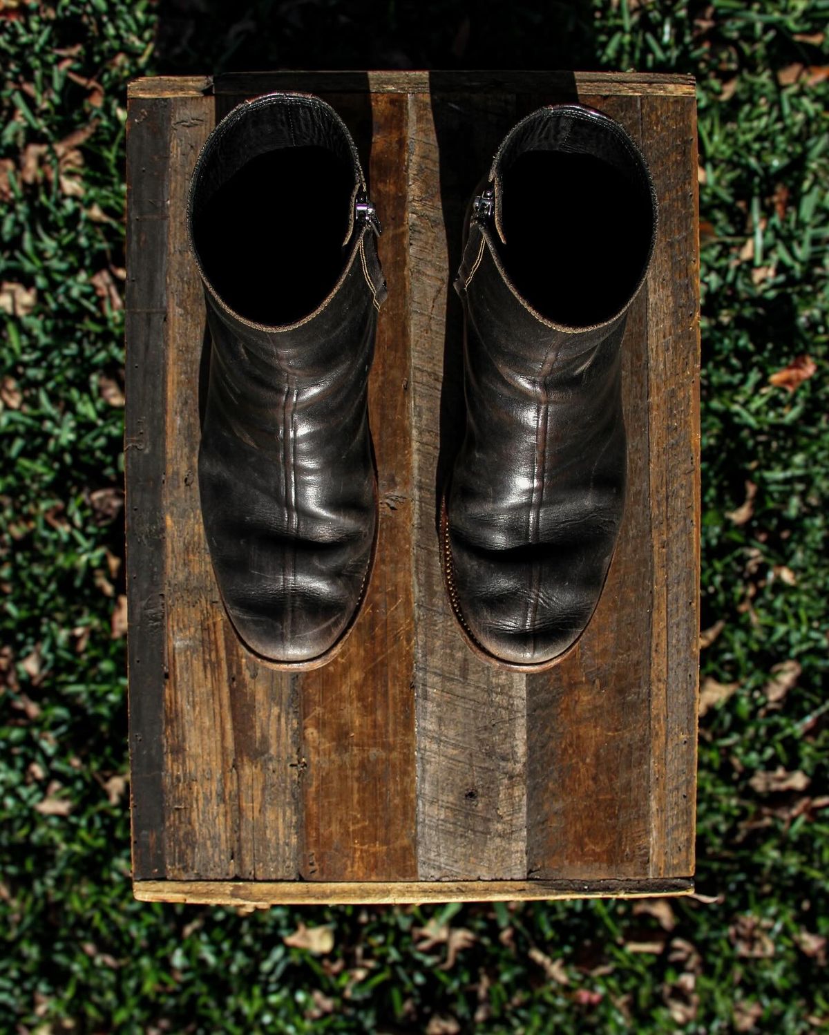 Photo by KVanDev on January 1, 2025 of the Fortis Boots Antasena Sidezip in Indonesian Black Teacore.