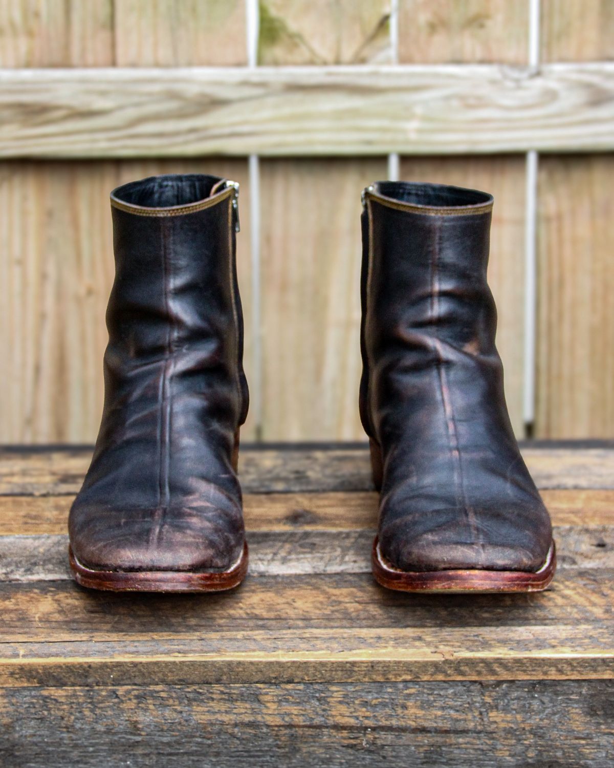 Photo by KVanDev on February 3, 2025 of the Fortis Boots Antasena Sidezip in Indonesian Black Teacore.