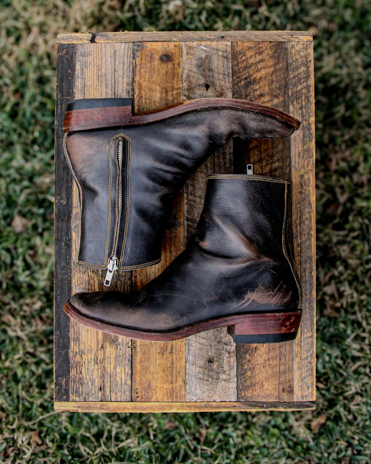 Photo by KVanDev on February 3, 2025 of the Fortis Boots Antasena Sidezip in Indonesian Black Teacore.