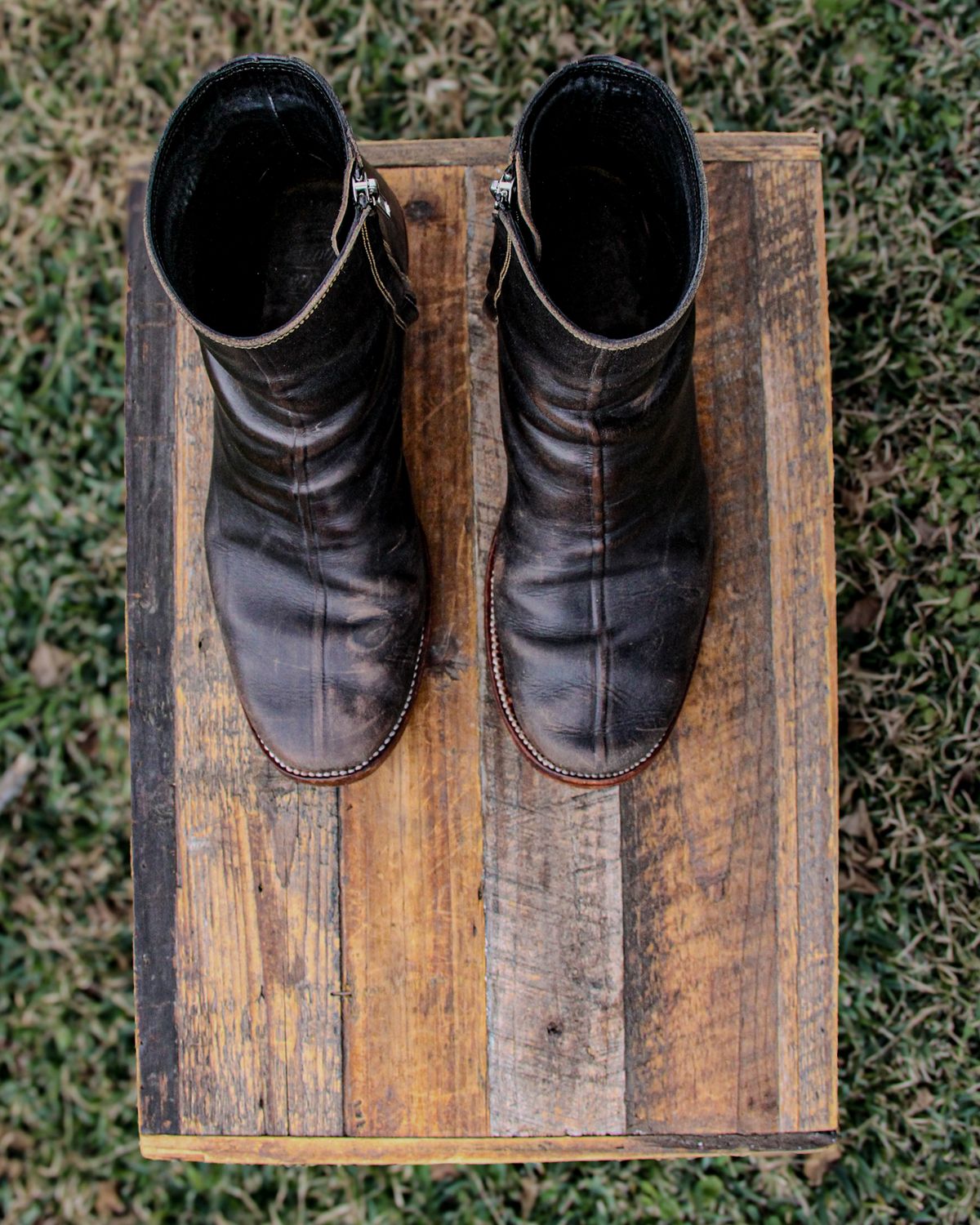 Photo by KVanDev on February 3, 2025 of the Fortis Boots Antasena Sidezip in Indonesian Black Teacore.