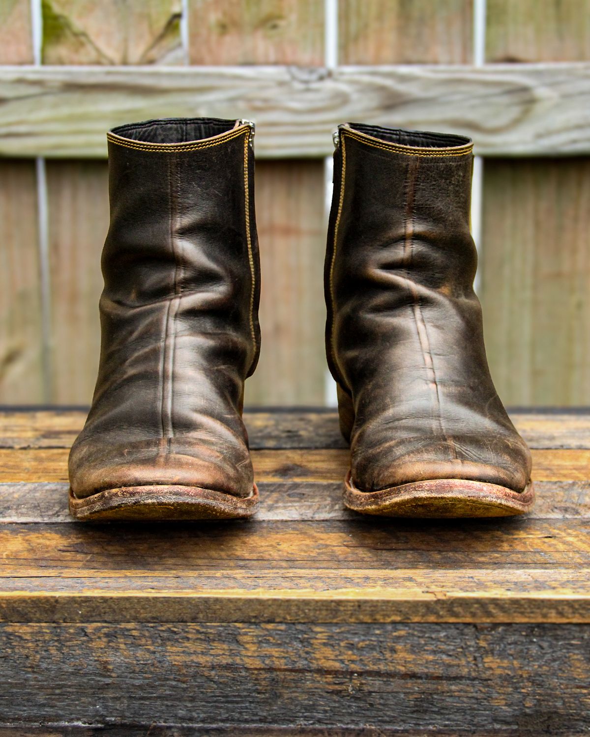 Photo by KVanDev on March 3, 2025 of the Fortis Boots Antasena Sidezip in Indonesian Black Teacore.