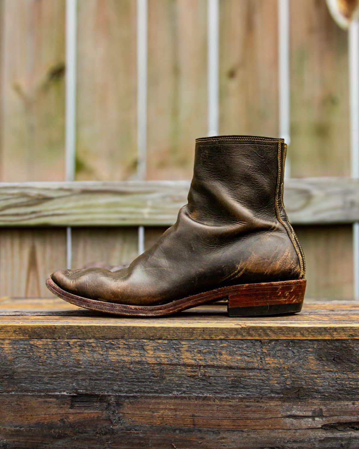 Photo by KVanDev on March 3, 2025 of the Fortis Boots Antasena Sidezip in Indonesian Black Teacore.