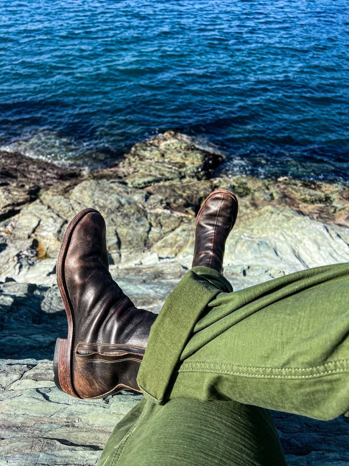 Photo by KVanDev on March 14, 2025 of the Fortis Boots Antasena Sidezip in Indonesian Black Teacore.