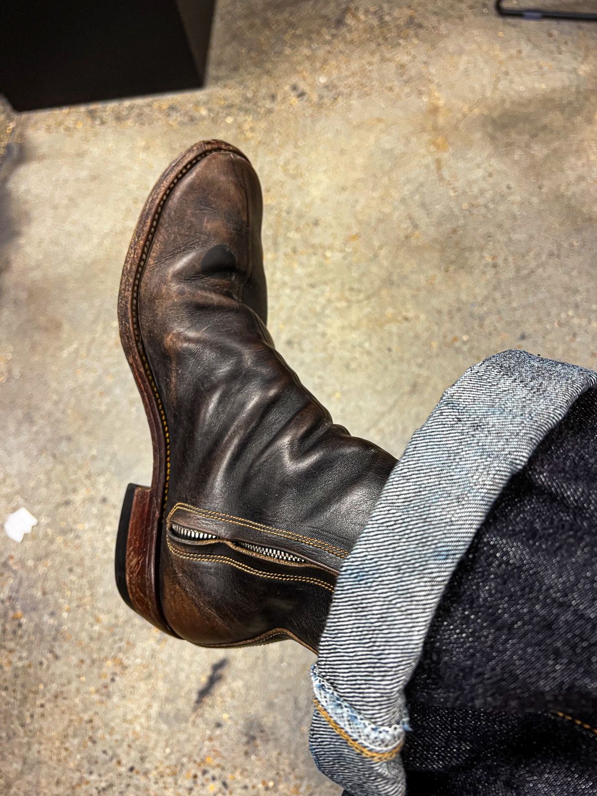 Photo by KVanDev on March 25, 2025 of the Fortis Boots Antasena Sidezip in Indonesian Black Teacore.