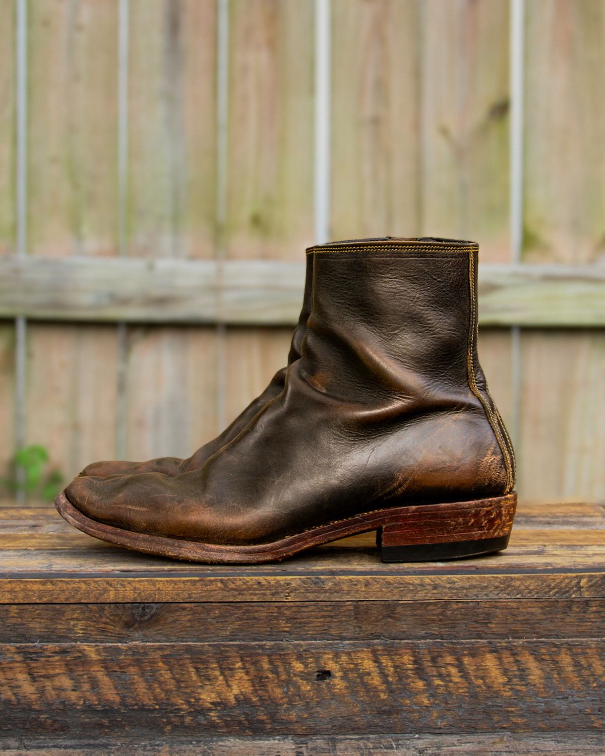 Photo by KVanDev on April 3, 2025 of the Fortis Boots Antasena Sidezip in Indonesian Black Teacore.