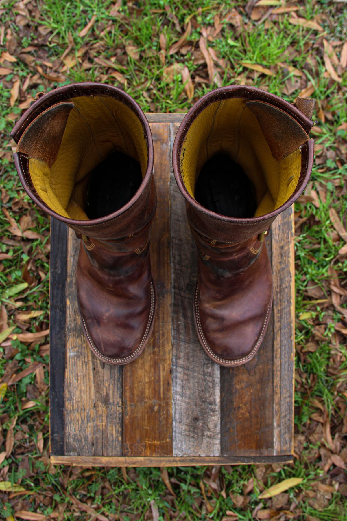 Photo by KVanDev on February 1, 2024 of the Fortis Boots Tapak 2.0 Engineer Boots in Indonesian Dark Brown Pull Up.