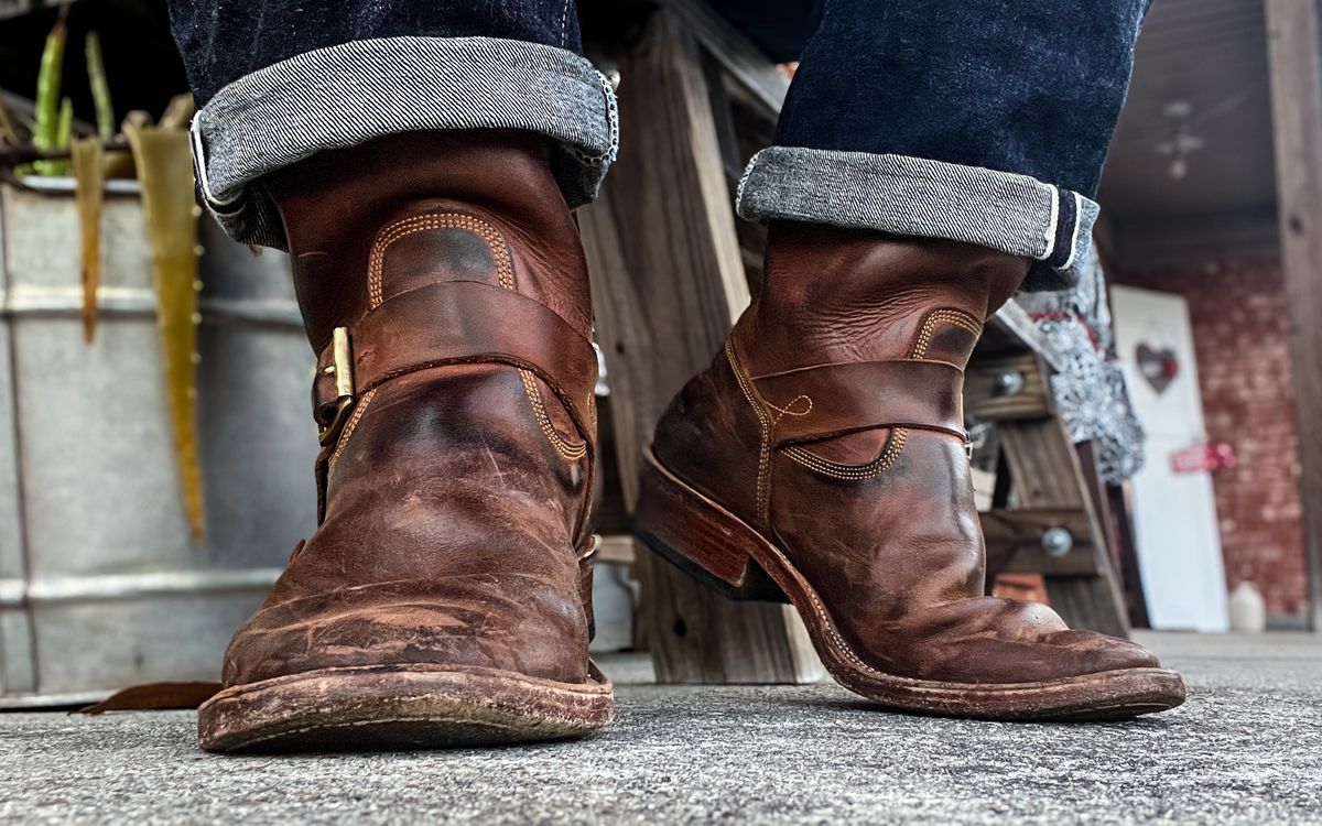 Photo by KVanDev on February 5, 2024 of the Fortis Boots Tapak 2.0 Engineer Boots in Indonesian Dark Brown Pull Up.