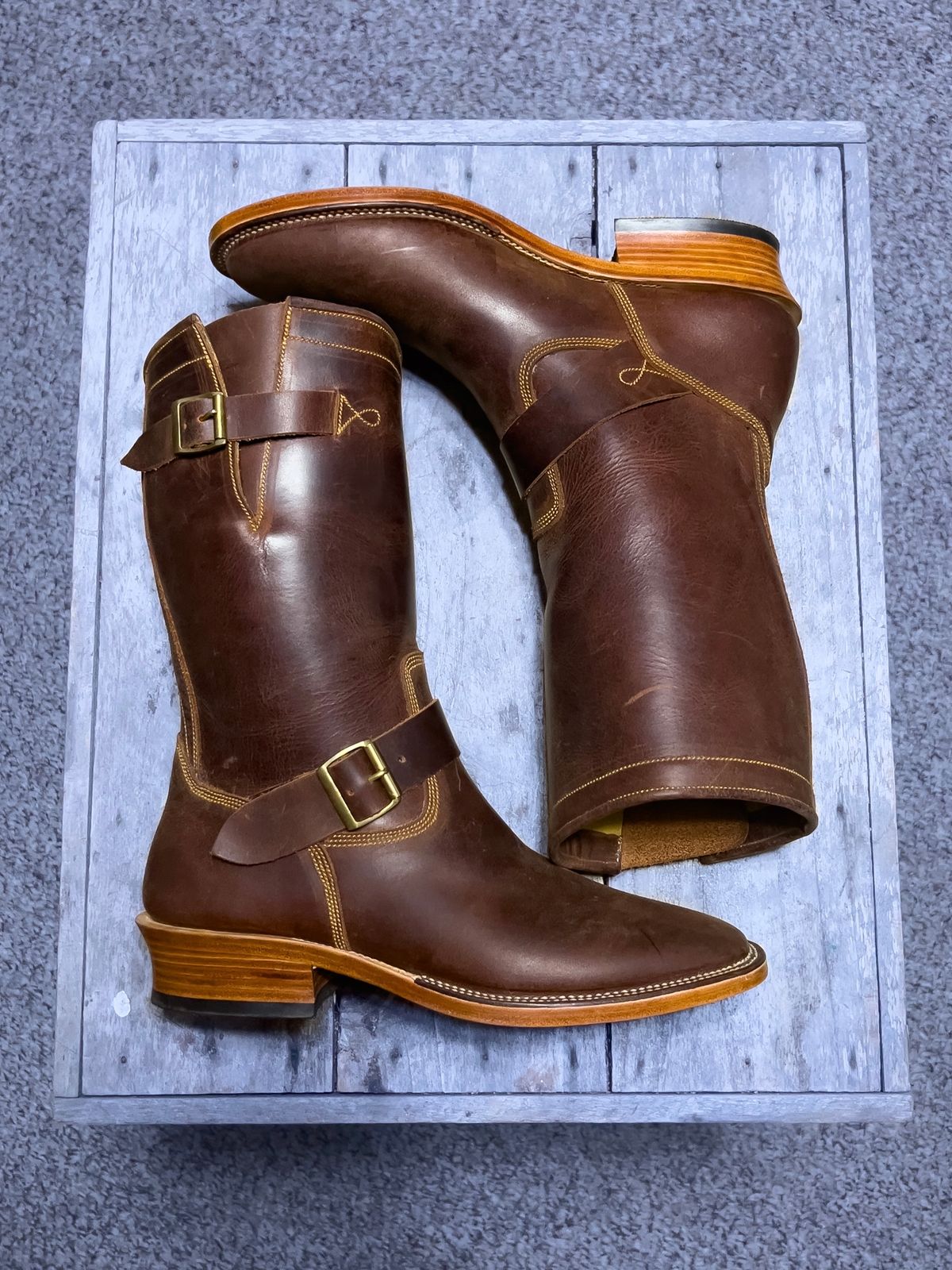 Photo by KVanDev on October 1, 2023 of the Fortis Boots Tapak 2.0 Engineer Boots in Indonesian Dark Brown Pull Up.