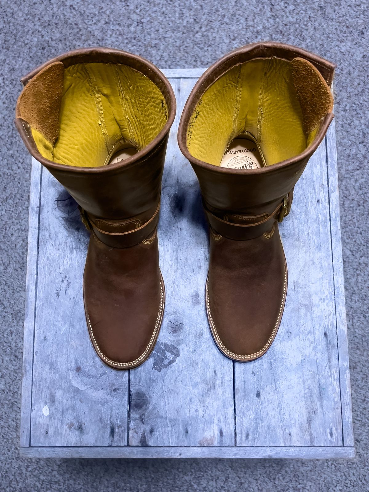 Photo by KVanDev on October 1, 2023 of the Fortis Boots Tapak 2.0 Engineer Boots in Indonesian Dark Brown Pull Up.