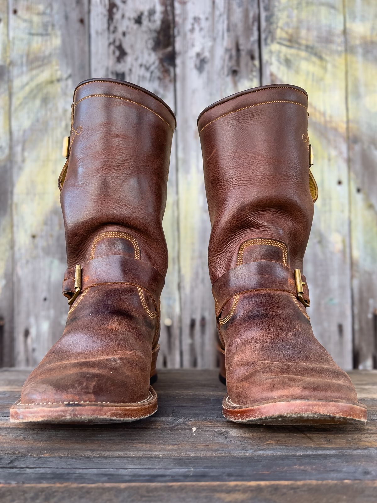 Photo by KVanDev on November 8, 2023 of the Fortis Boots Tapak 2.0 Engineer Boots in Indonesian Dark Brown Pull Up.