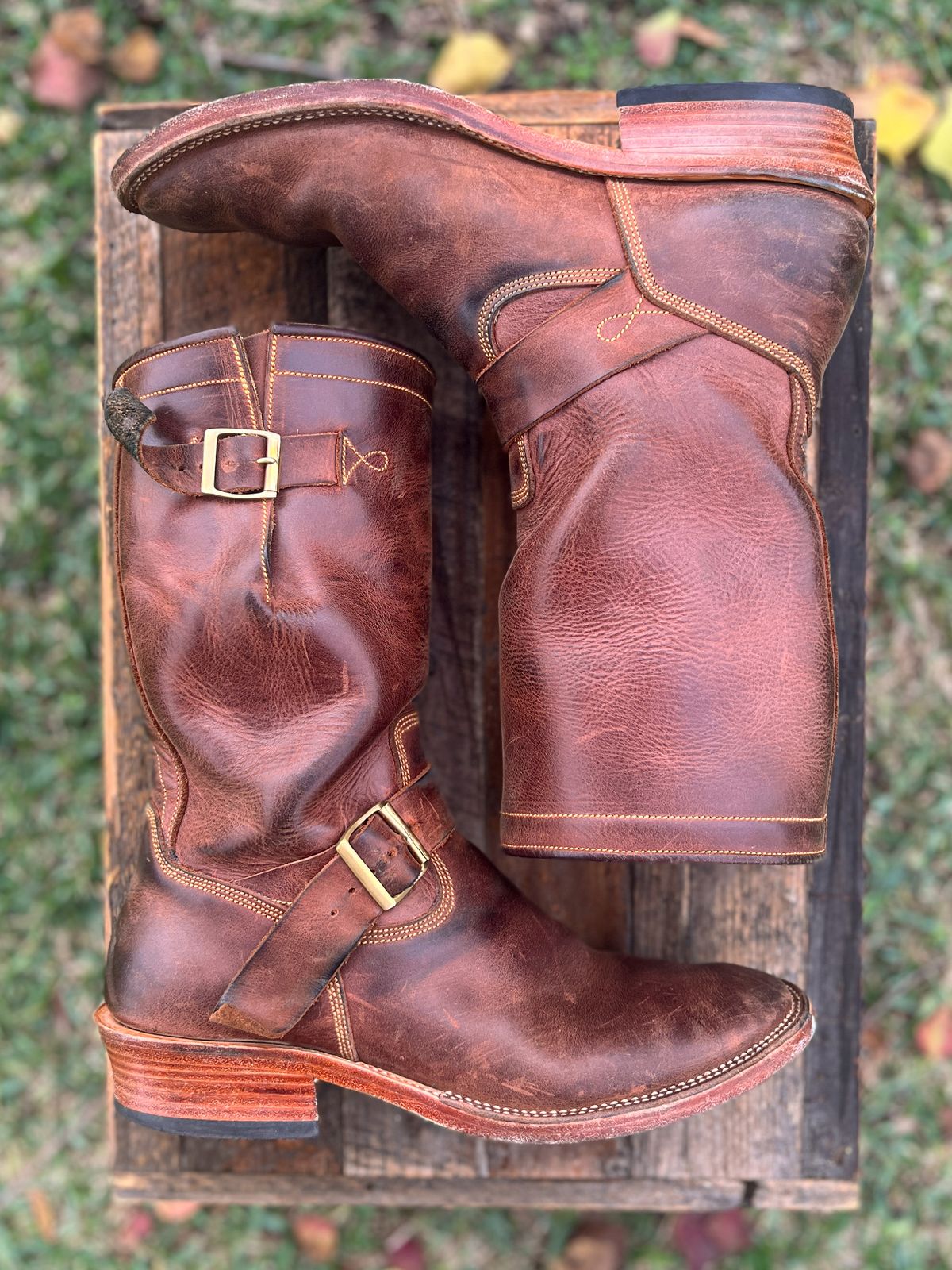 Photo by KVanDev on December 3, 2023 of the Fortis Boots Tapak 2.0 Engineer Boots in Indonesian Dark Brown Pull Up.