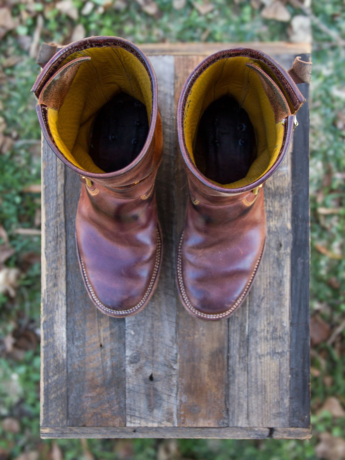 Photo by KVanDev on January 2, 2024 of the Fortis Boots Tapak 2.0 Engineer Boots in Indonesian Dark Brown Pull Up.