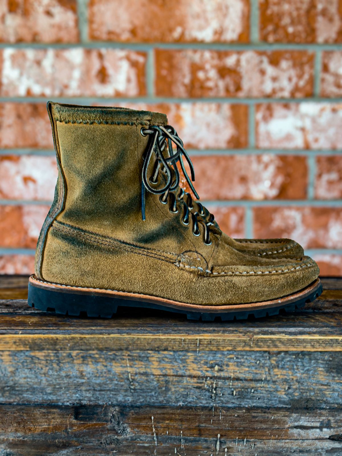 Photo by KVanDev on October 31, 2025 of the Russell Moccasin Co. Backcountry in Horween Marine Field Roughout.