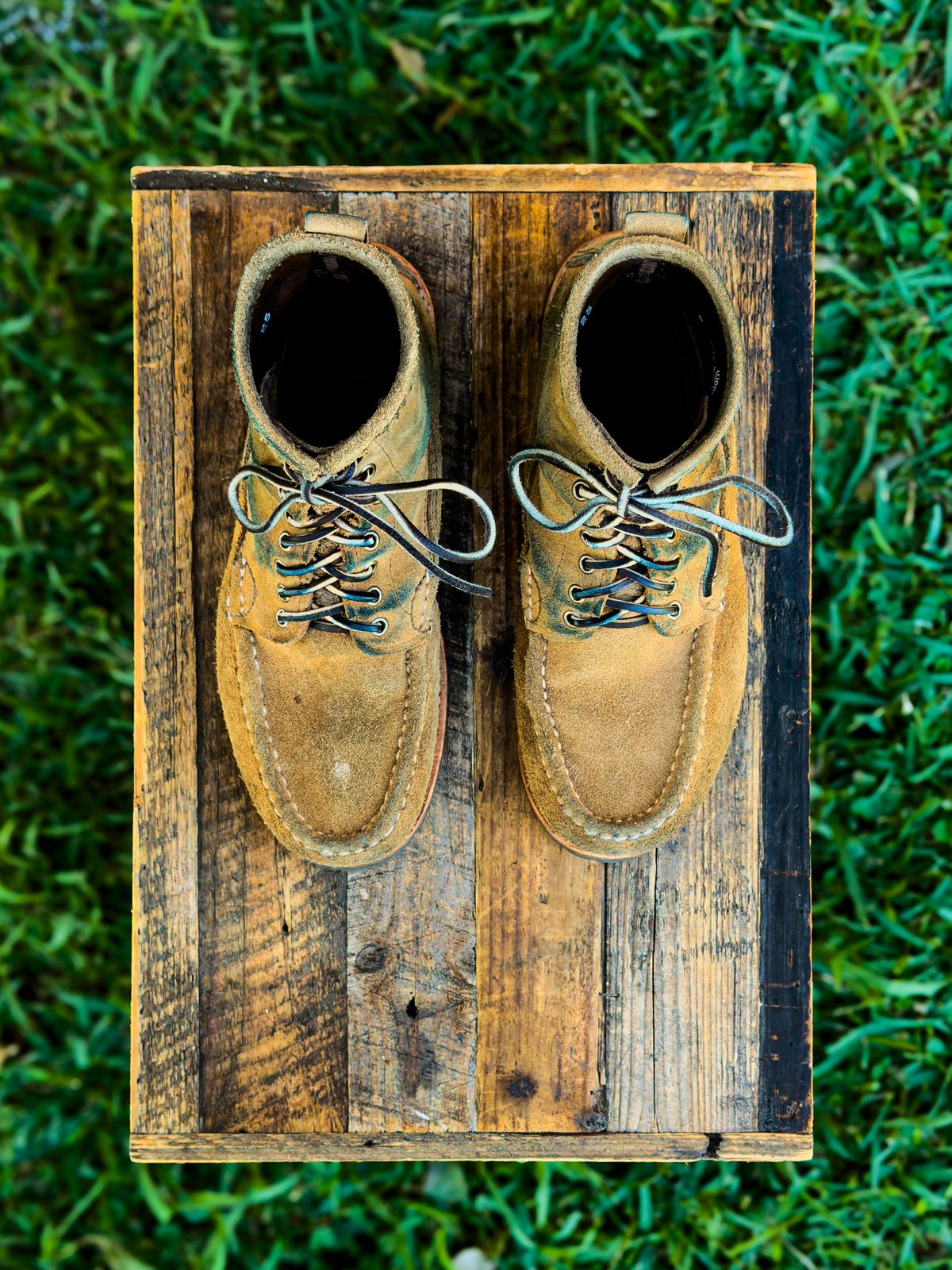 Photo by KVanDev on October 31, 2025 of the Russell Moccasin Co. Backcountry in Horween Marine Field Roughout.