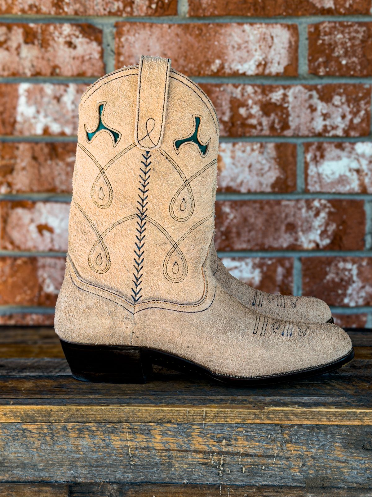 Photo by KVanDev on October 20, 2025 of the Fortis Boots Cowboy Boot in Indonesian Natural Veg Tan.