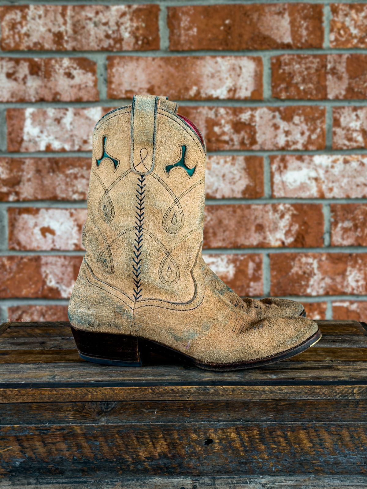 Photo by KVanDev on December 1, 2025 of the Fortis Boots Cowboy Boot in Indonesian Natural Veg Tan.