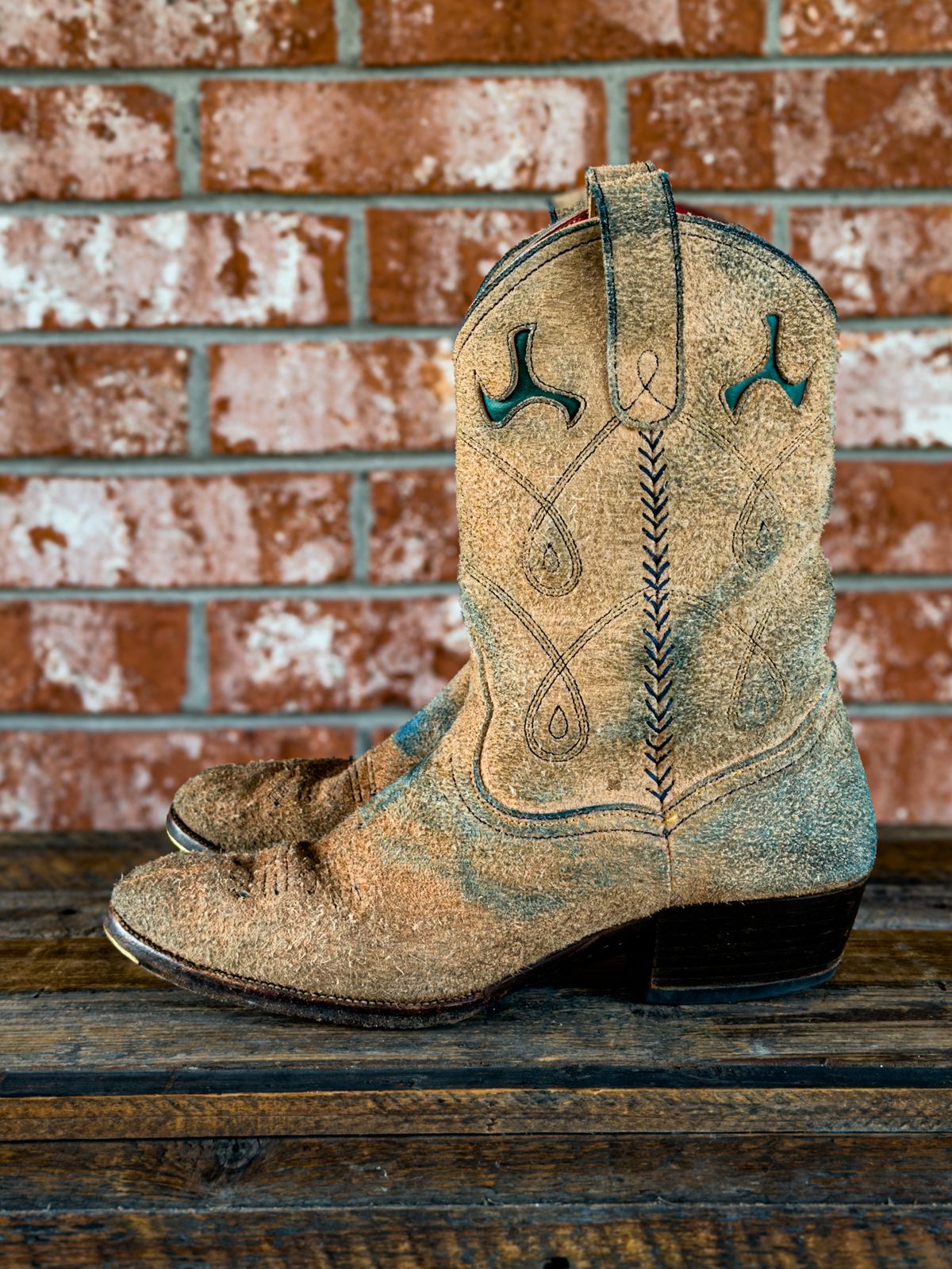 Photo by KVanDev on January 1, 2026 of the Fortis Boots Cowboy Boot in Indonesian Natural Veg Tan.