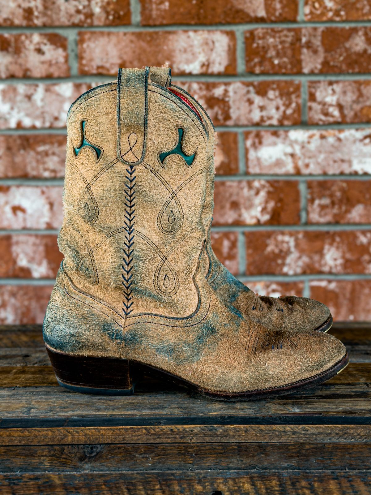 Photo by KVanDev on January 1, 2026 of the Fortis Boots Cowboy Boot in Indonesian Natural Veg Tan.