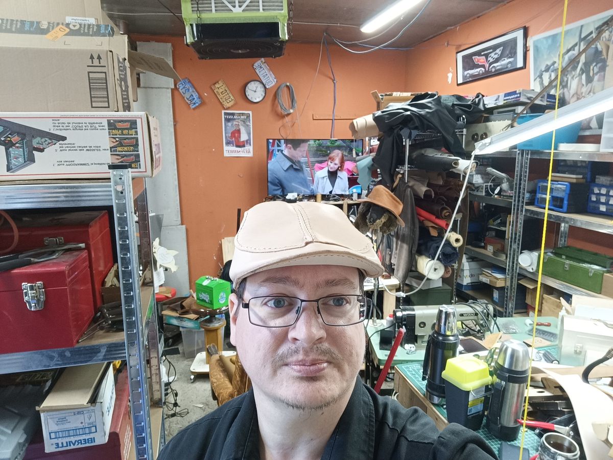 Photo by timmoffatt on October 1, 2025 of the Self-Made Flat Cap in Vegetable Tan.