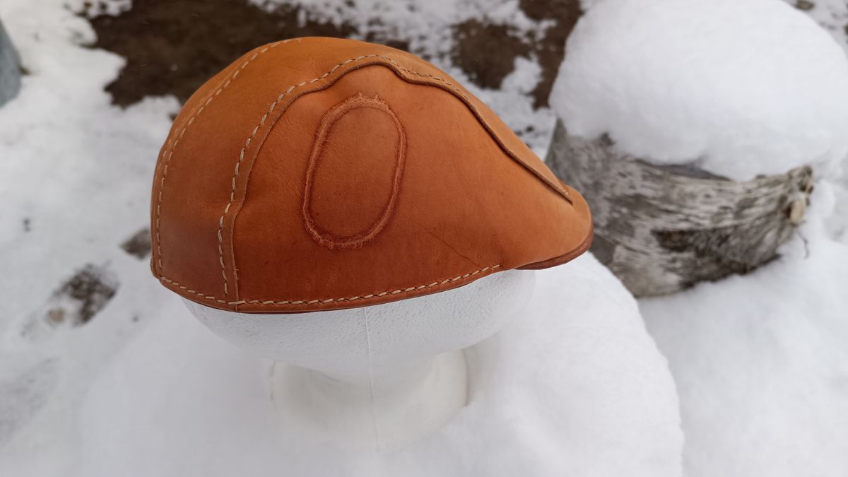 Photo by timmoffatt on January 2, 2026 of the Self-Made Flat Cap in Vegetable Tan.