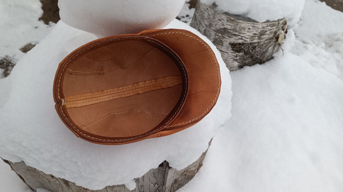 Photo by timmoffatt on January 2, 2026 of the Self-Made Flat Cap in Vegetable Tan.