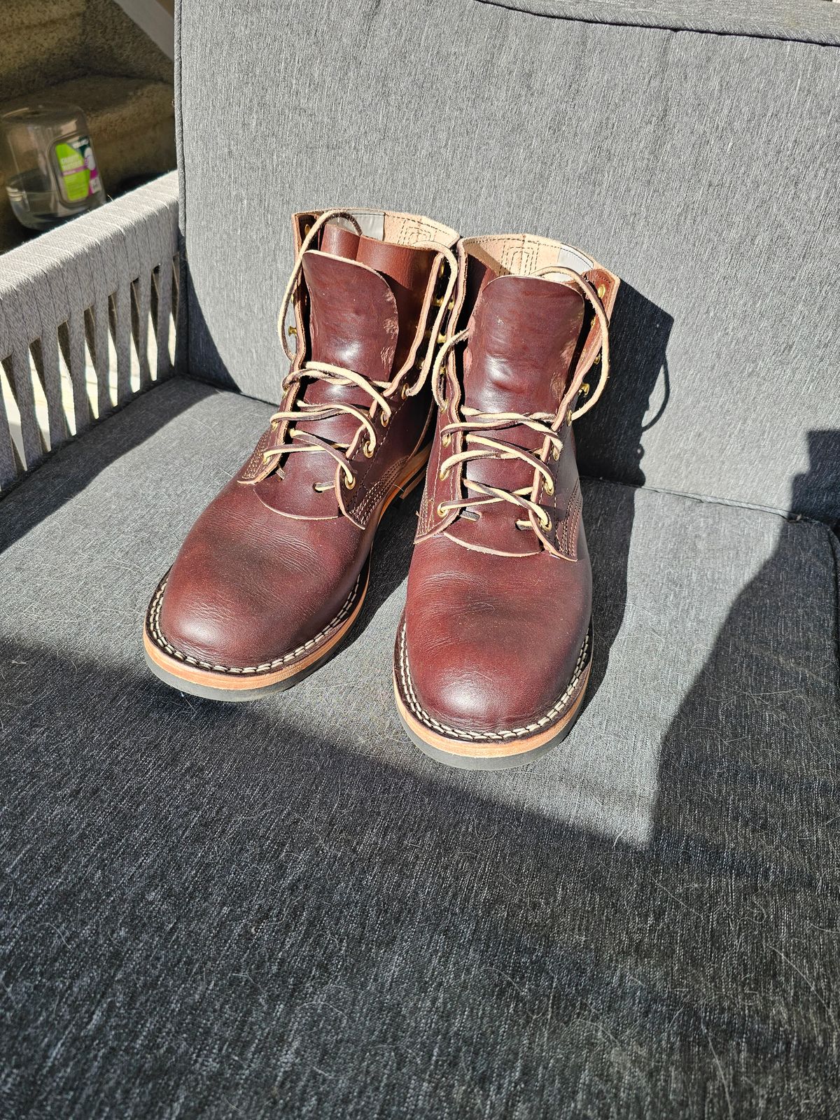 Photo by Saculer on November 4, 2023 of the Nicks Free Range in Wickett & Craig Dark Brown English Bridle.