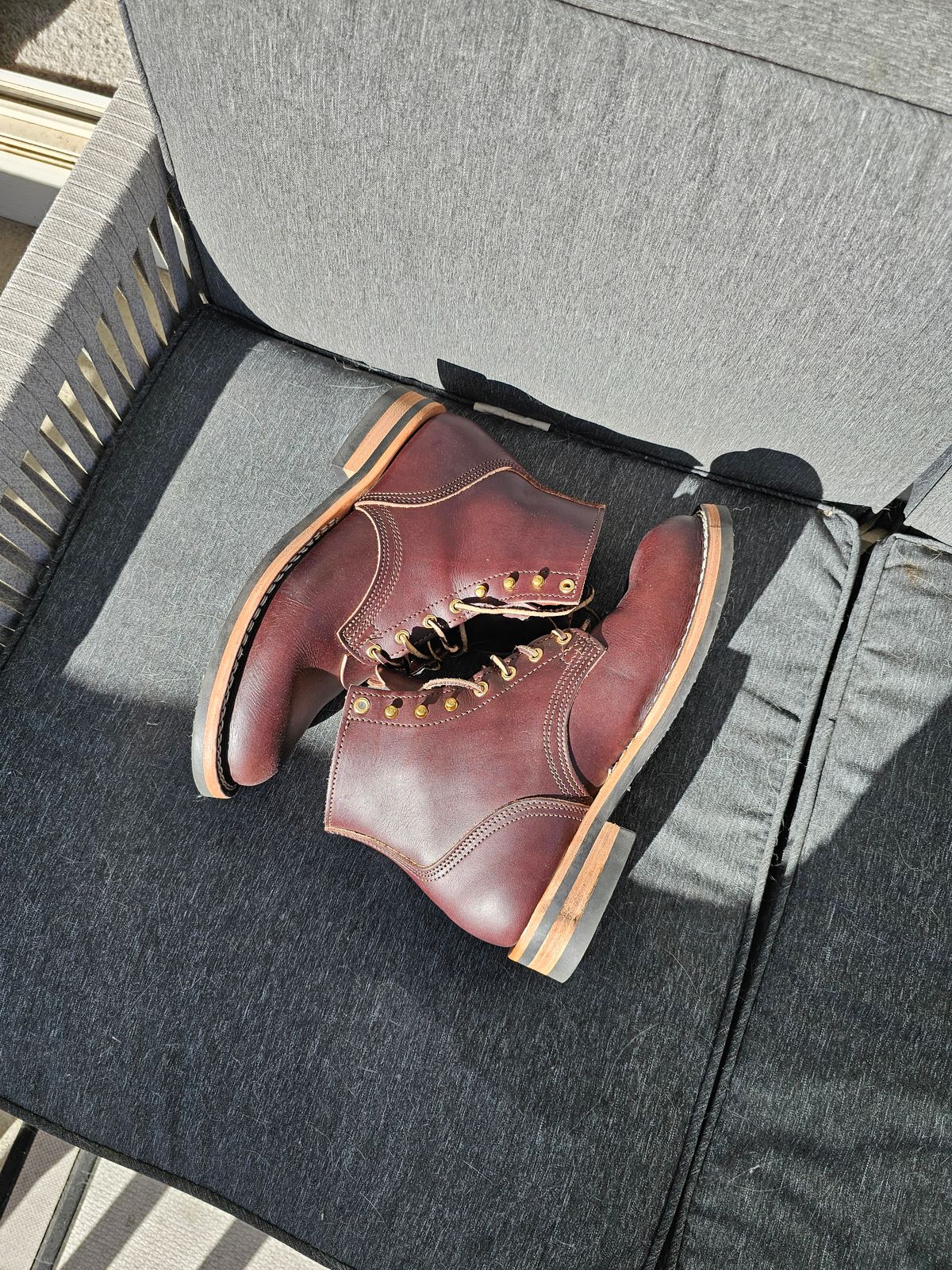 Photo by Saculer on November 4, 2023 of the Nicks Free Range in Wickett & Craig Dark Brown English Bridle.