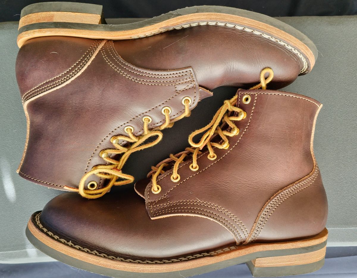 Photo by Saculer on December 5, 2023 of the Nicks Free Range in Wickett & Craig Dark Brown English Bridle.