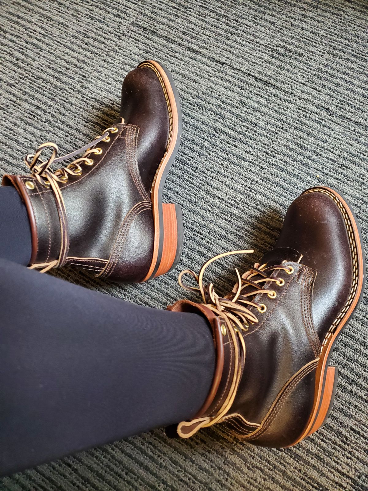 Photo by TheSaganite on October 2, 2023 of the Nicks Robert in Horween Brown Waxed Flesh.