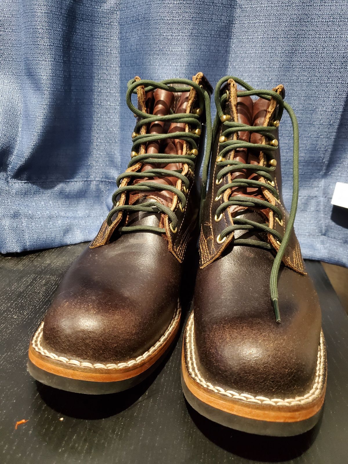 Photo by TheSaganite on October 2, 2023 of the Nicks Robert in Horween Brown Waxed Flesh.