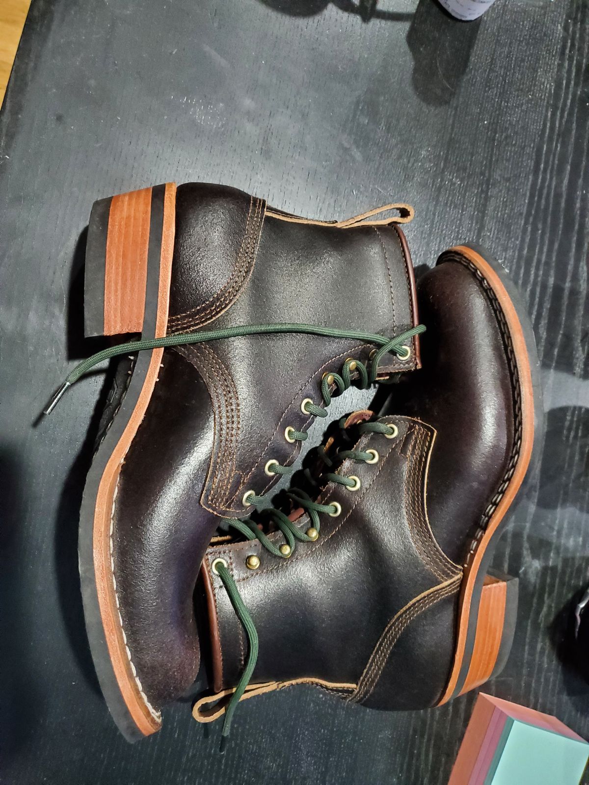 Photo by TheSaganite on October 2, 2023 of the Nicks Robert in Horween Brown Waxed Flesh.