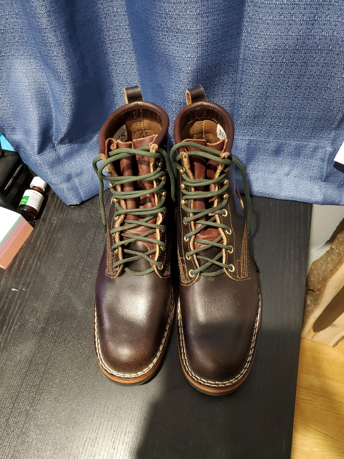 Photo by TheSaganite on October 2, 2023 of the Nicks Robert in Horween Brown Waxed Flesh.
