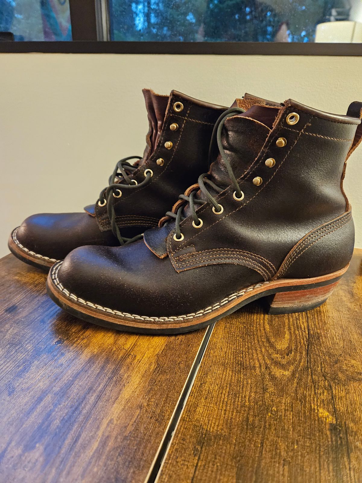 Photo by TheSaganite on December 5, 2023 of the Nicks Robert in Horween Brown Waxed Flesh.