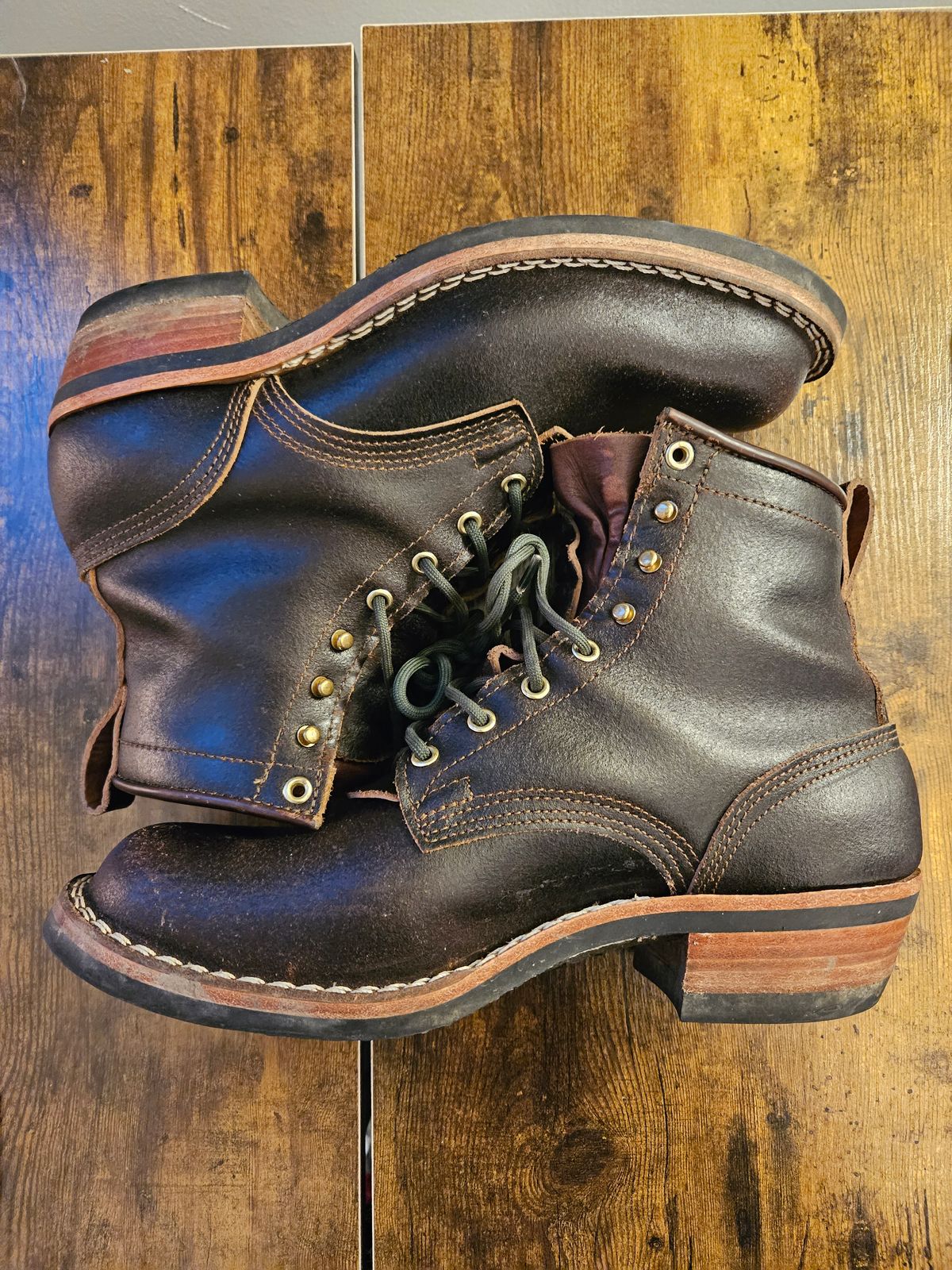 Photo by TheSaganite on December 5, 2023 of the Nicks Robert in Horween Brown Waxed Flesh.