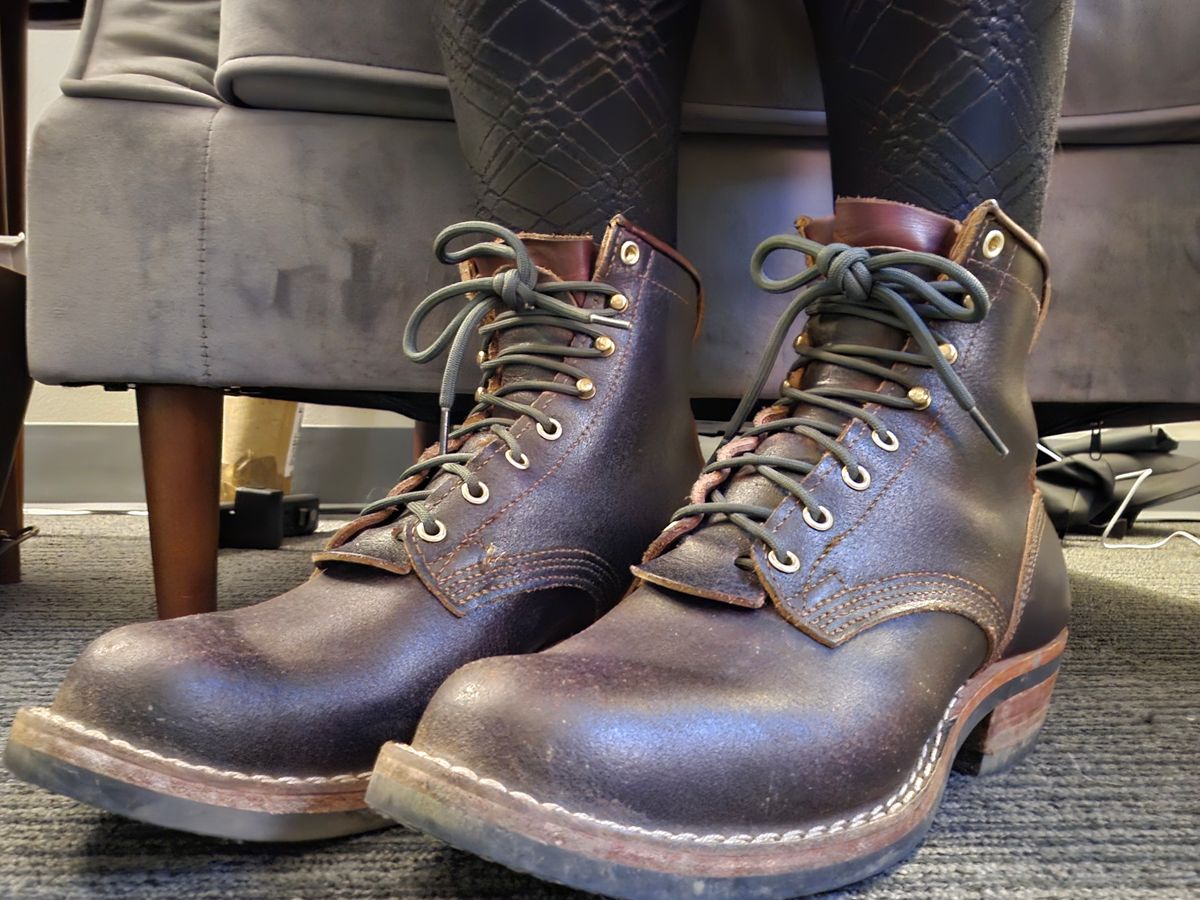Photo by TheSaganite on January 5, 2024 of the Nicks Robert in Horween Brown Waxed Flesh.