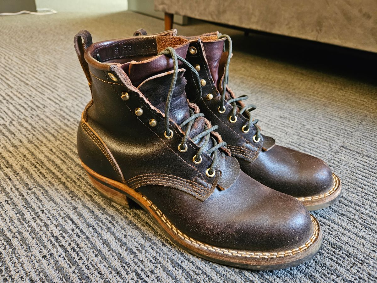 Photo by TheSaganite on January 5, 2024 of the Nicks Robert in Horween Brown Waxed Flesh.