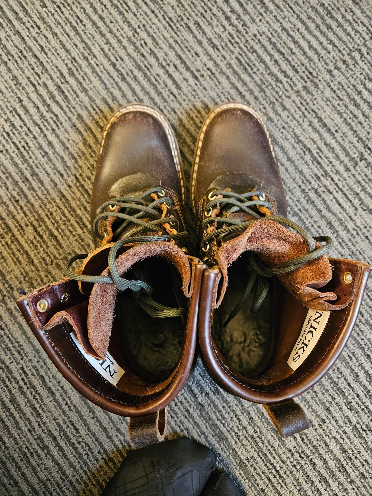 Photo by TheSaganite on January 5, 2024 of the Nicks Robert in Horween Brown Waxed Flesh.