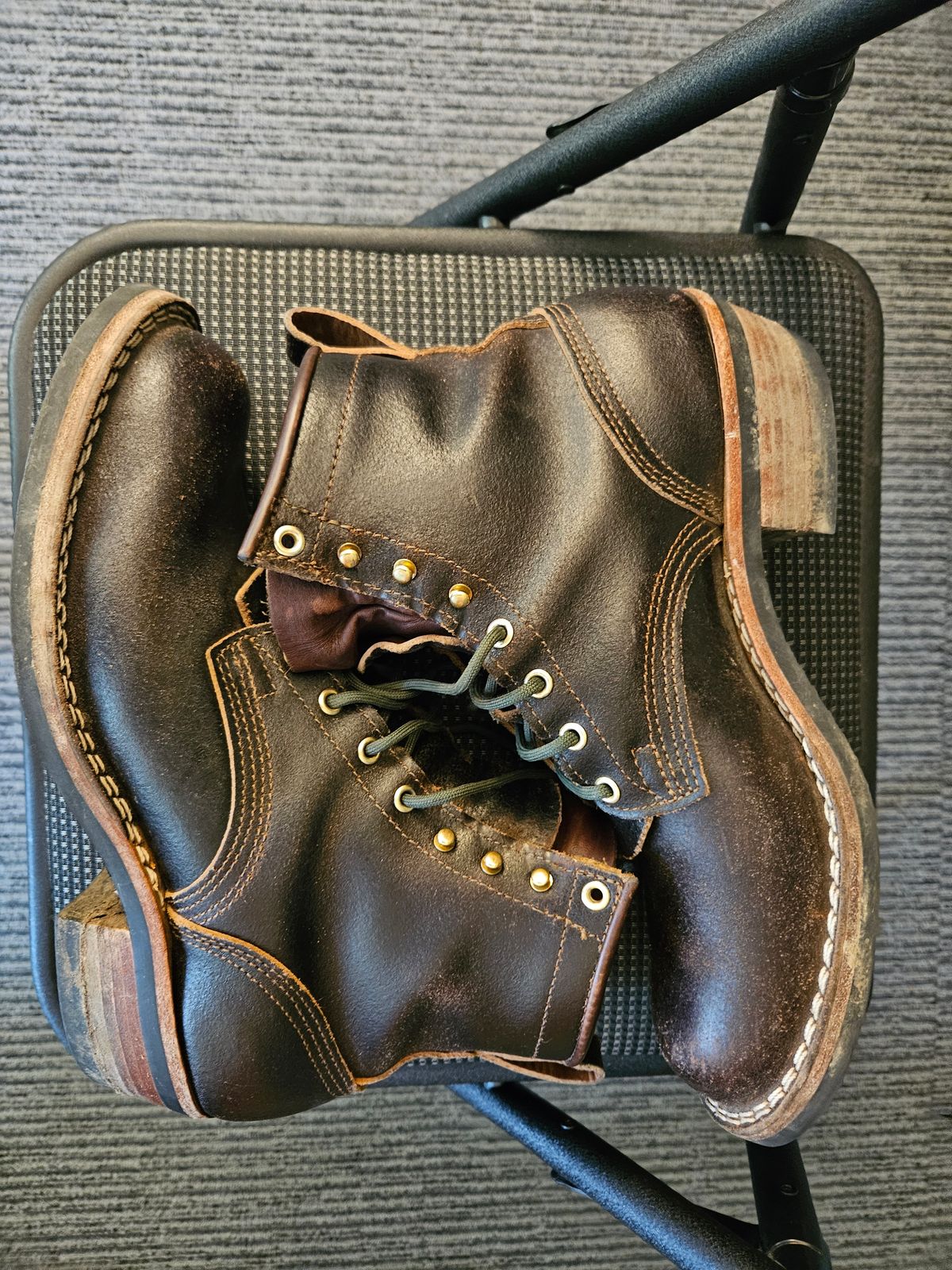 Photo by TheSaganite on March 5, 2024 of the Nicks Robert in Horween Brown Waxed Flesh.