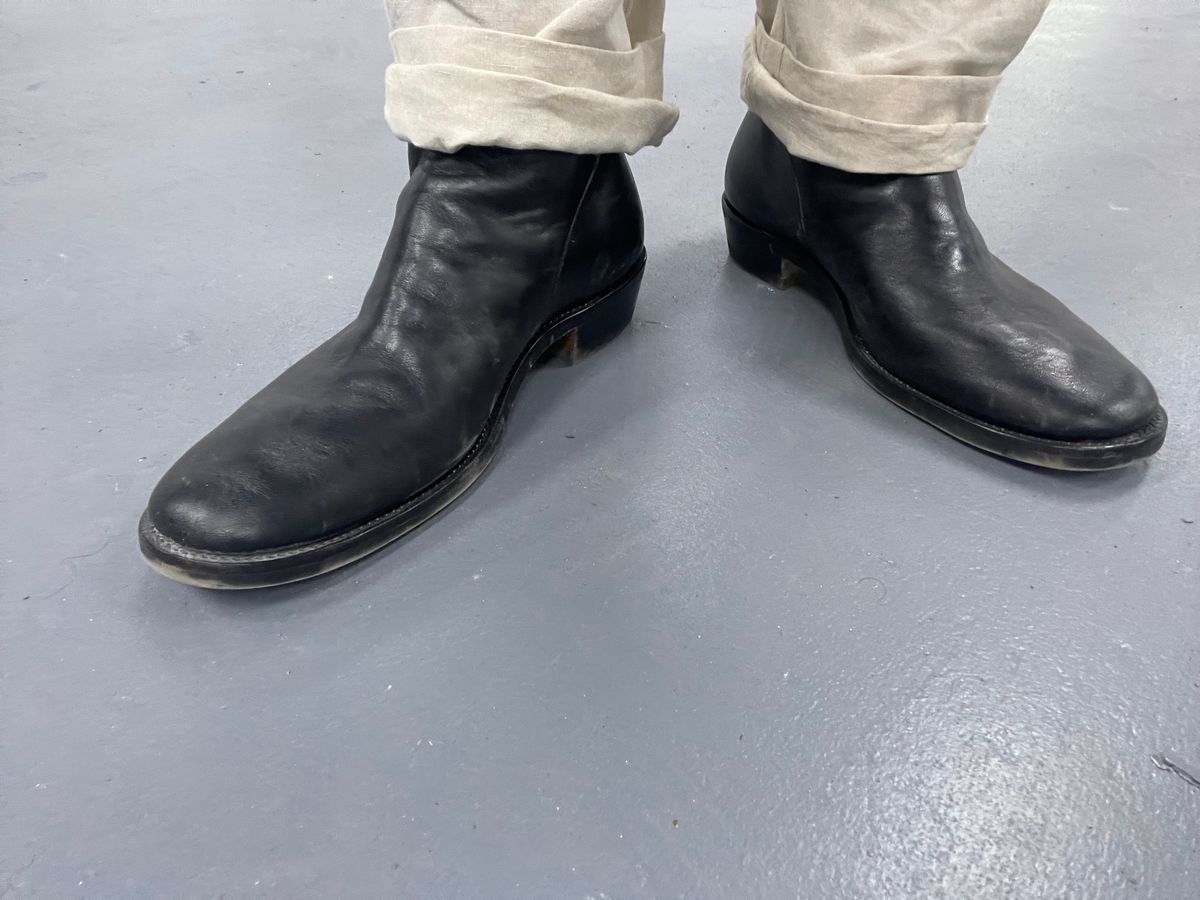 Photo by solidsalami117 on October 9, 2023 of the Briselblack The Kai Jodhpur in Black-Overdyed Horsebutt.