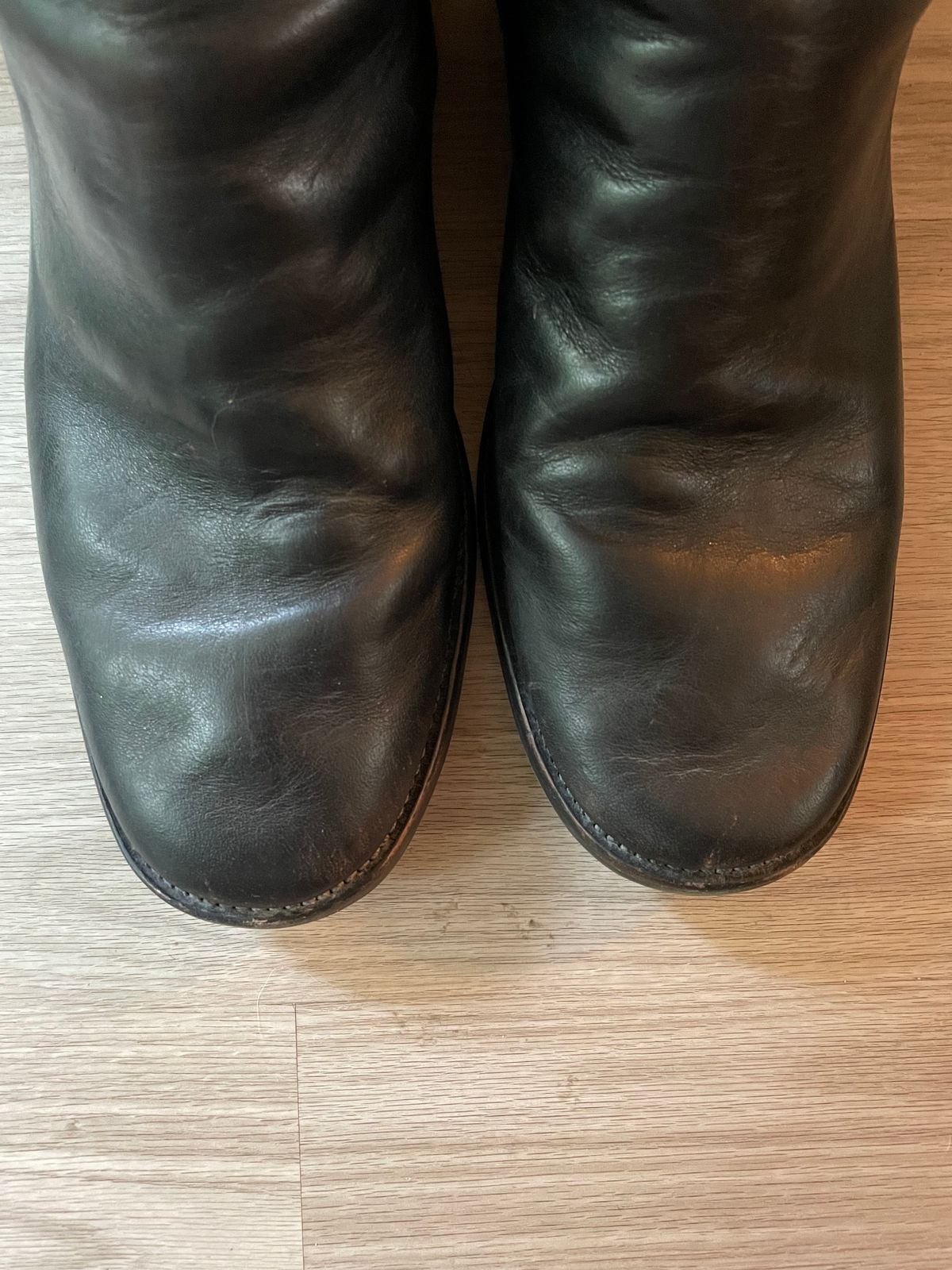 Photo by solidsalami117 on November 6, 2023 of the Briselblack The Kai Jodhpur in Black-Overdyed Horsebutt.