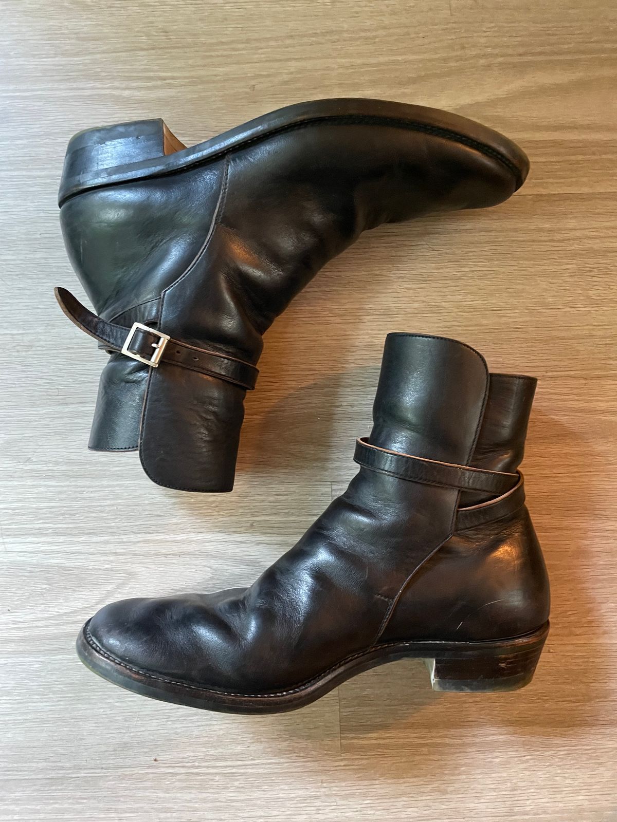 Photo by solidsalami117 on November 6, 2023 of the Briselblack The Kai Jodhpur in Black-Overdyed Horsebutt.