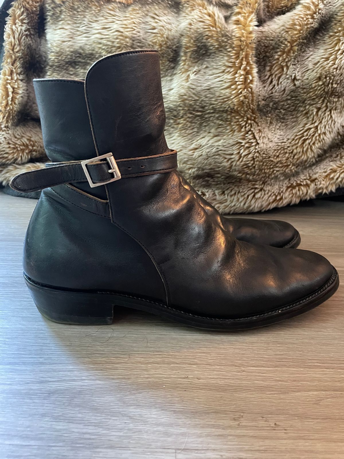 Photo by solidsalami117 on November 6, 2023 of the Briselblack The Kai Jodhpur in Black-Overdyed Horsebutt.
