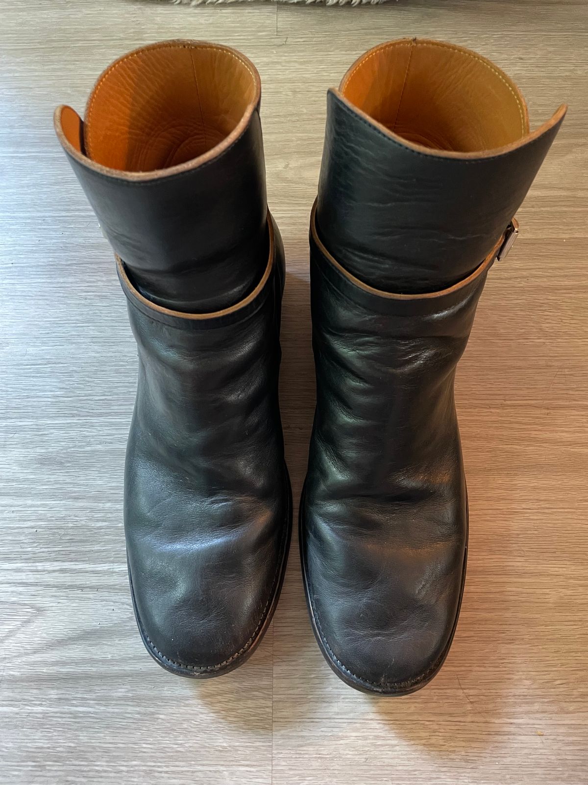 Photo by solidsalami117 on November 6, 2023 of the Briselblack The Kai Jodhpur in Black-Overdyed Horsebutt.