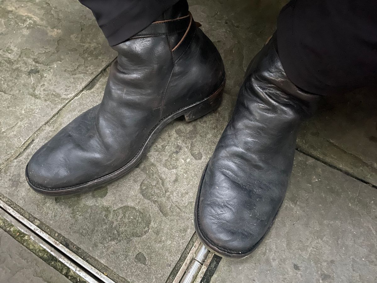 Photo by solidsalami117 on November 26, 2023 of the Briselblack The Kai Jodhpur in Black-Overdyed Horsebutt.