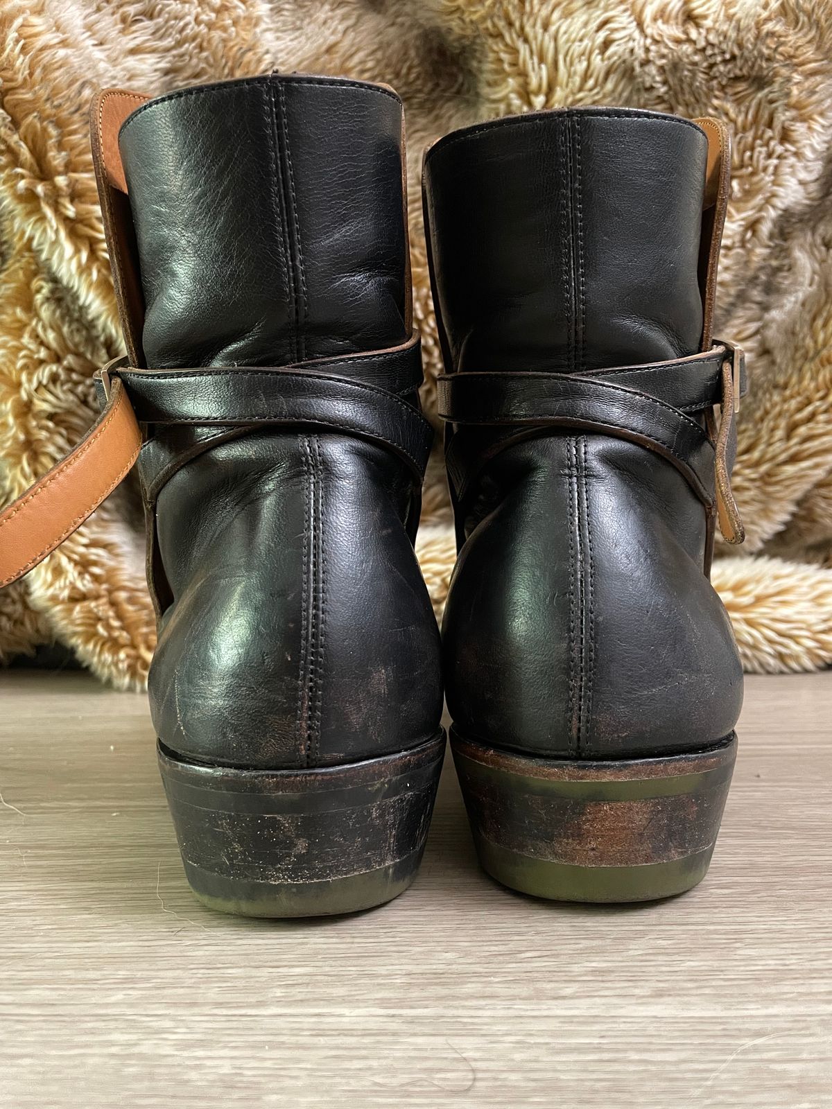 Photo by solidsalami117 on December 2, 2023 of the Briselblack The Kai Jodhpur in Black-Overdyed Horsebutt.