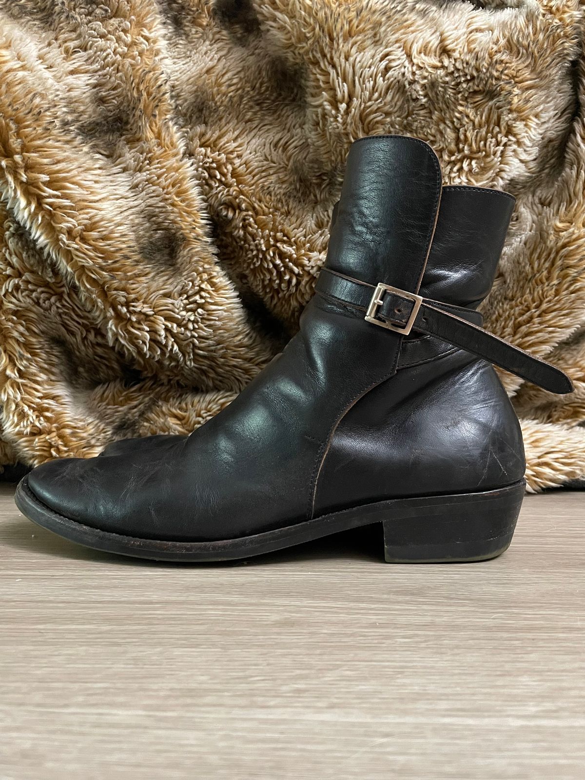 Photo by solidsalami117 on December 2, 2023 of the Briselblack The Kai Jodhpur in Black-Overdyed Horsebutt.