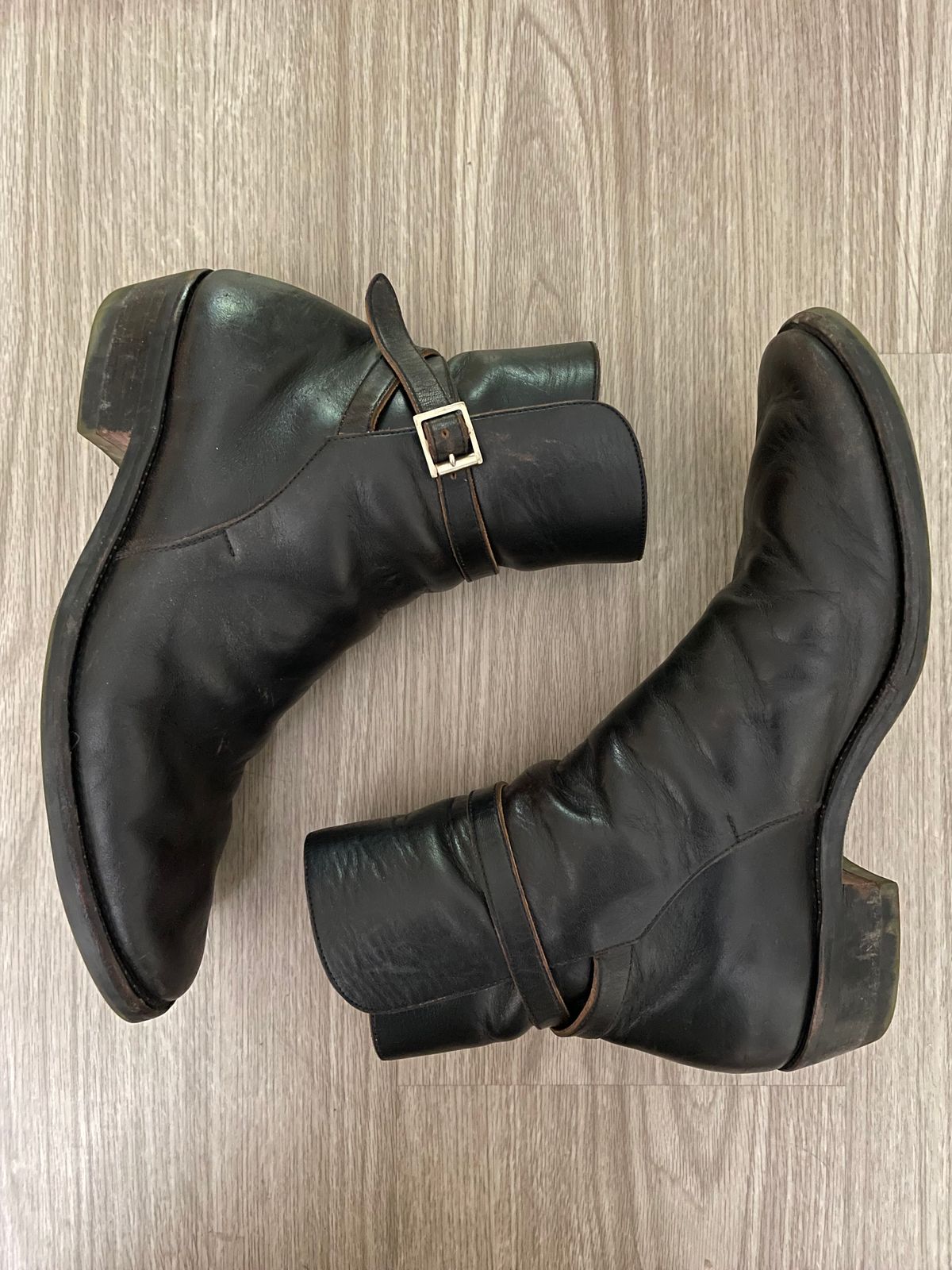 Photo by solidsalami117 on December 2, 2023 of the Briselblack The Kai Jodhpur in Black-Overdyed Horsebutt.