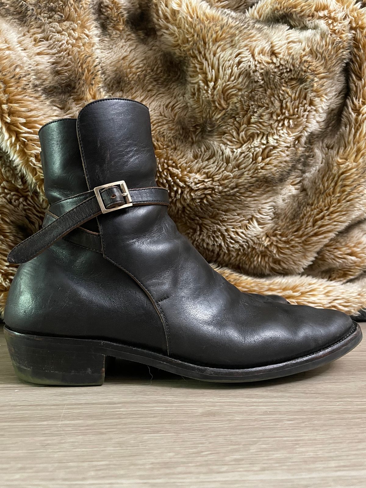 Photo by solidsalami117 on December 2, 2023 of the Briselblack The Kai Jodhpur in Black-Overdyed Horsebutt.