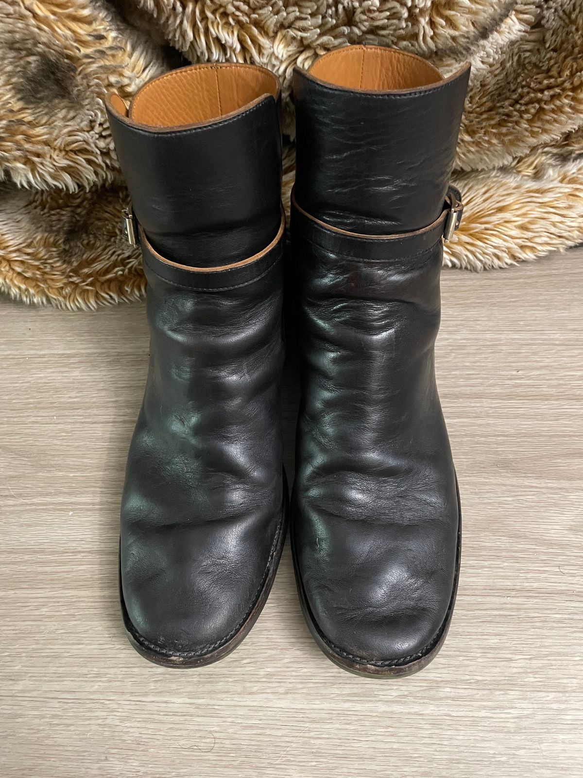 Photo by solidsalami117 on December 2, 2023 of the Briselblack The Kai Jodhpur in Black-Overdyed Horsebutt.
