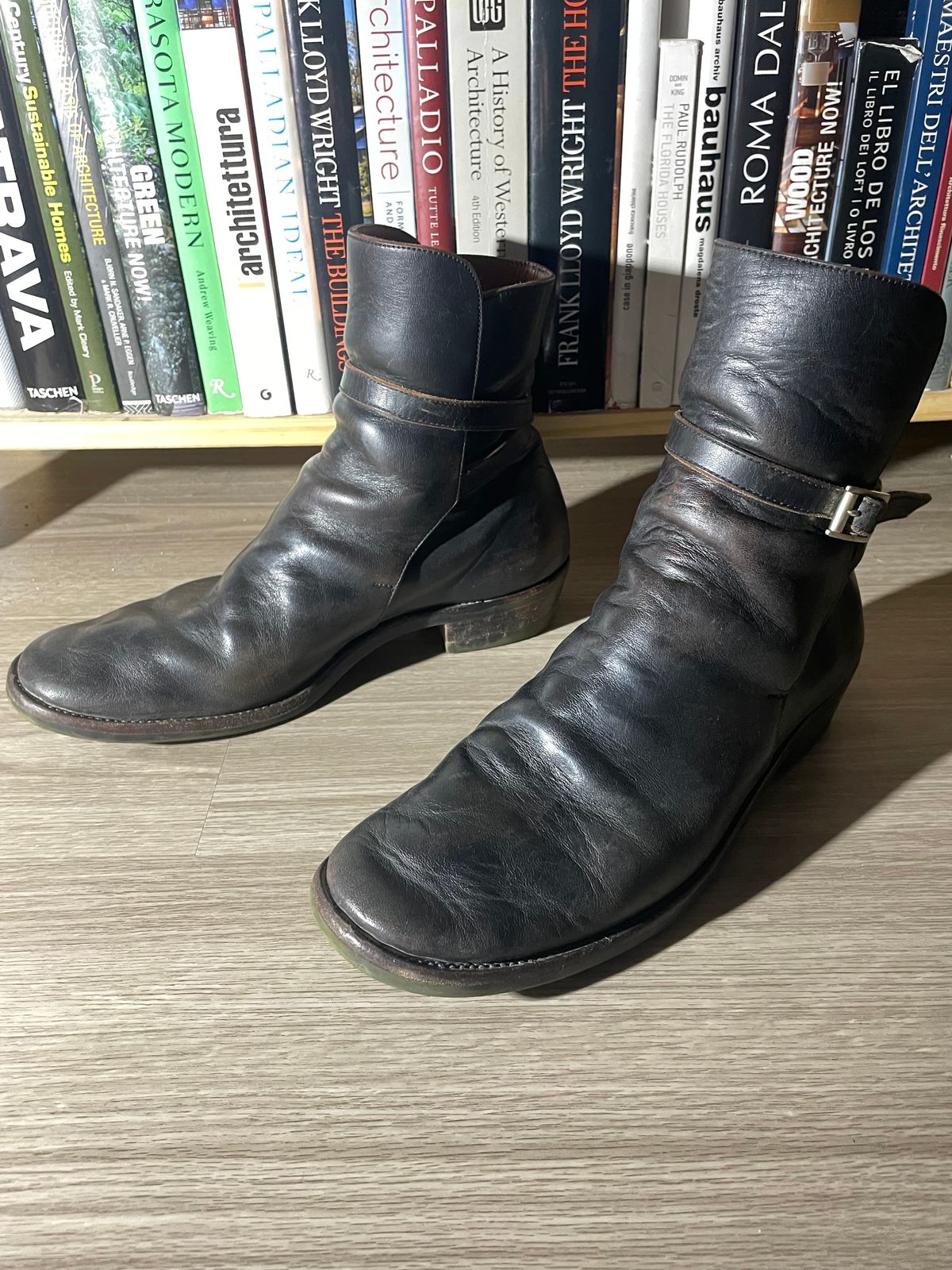 Photo by solidsalami117 on March 4, 2024 of the Briselblack The Kai Jodhpur in Black-Overdyed Horsebutt.